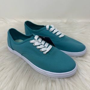 Universal Thread low top women sneakers